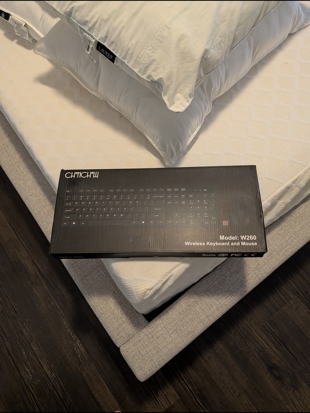 CHYCHIW Model W260 Wireless Keyboard and Mouse - Black